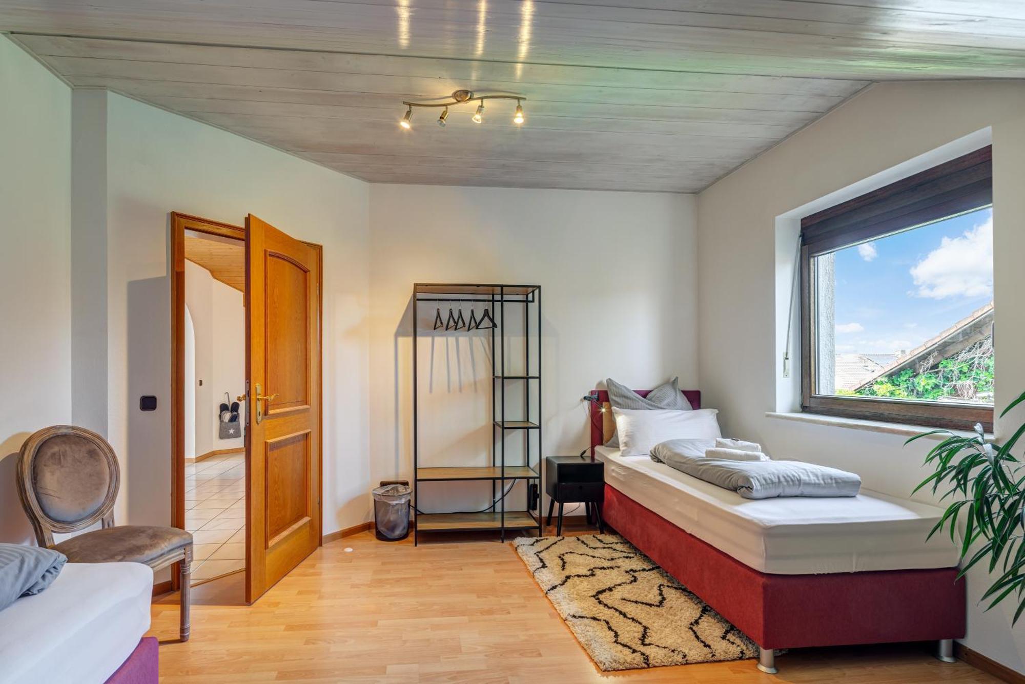 Stylish Loft With Balcony, Quiet And Spacious Apartment Unterschleissheim